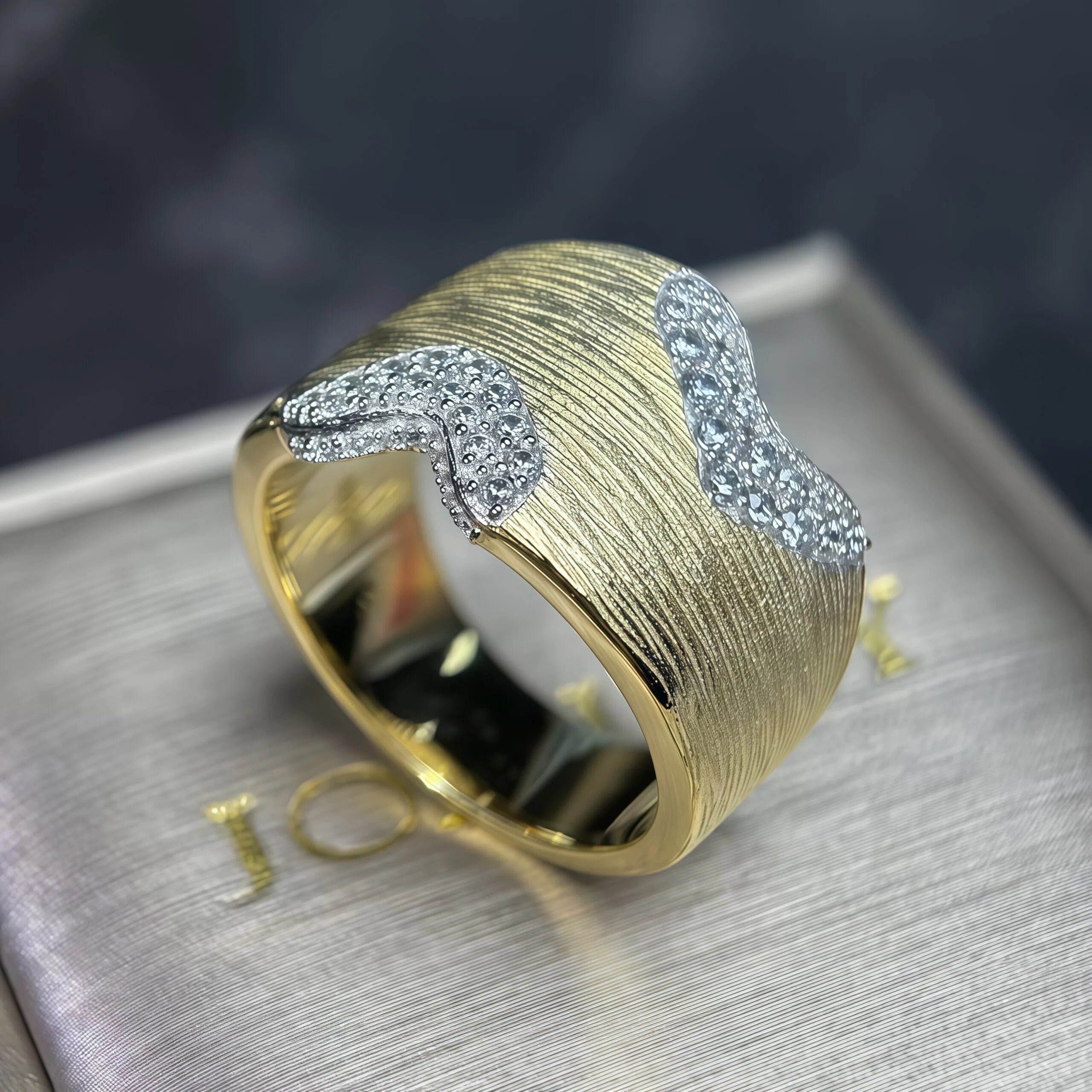 Stylish 1 ctw Round Cut White Gemstone Textured Block Two-Tone Ring -JOSHINY