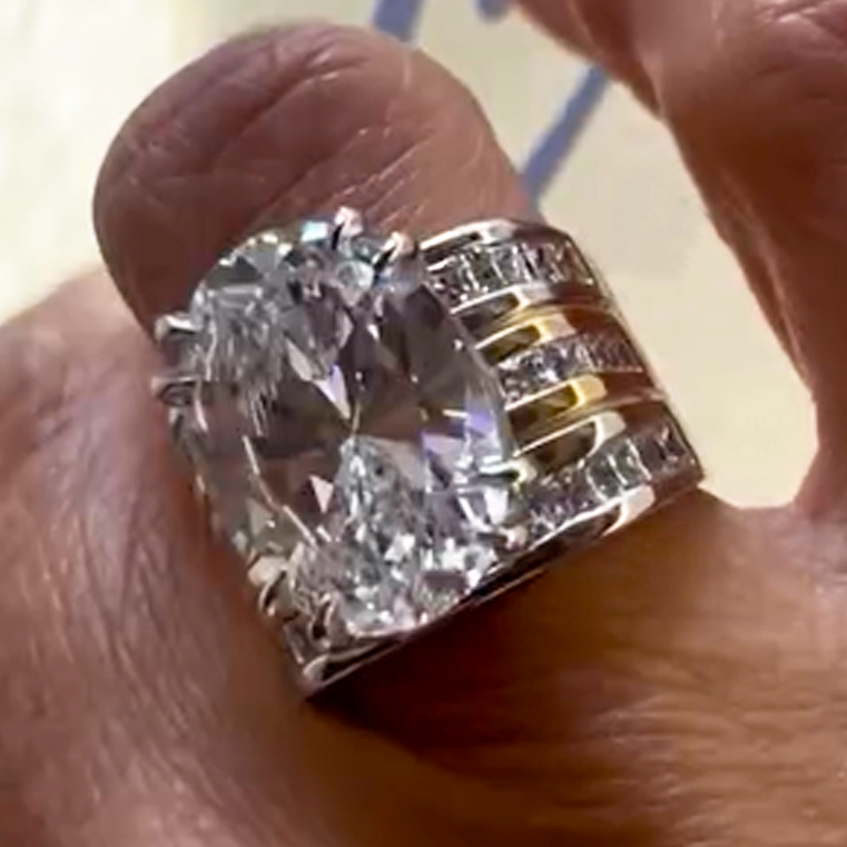 Stylish 15 ctw Oval Cut White Gemstone Engagement Ring -JOSHINY