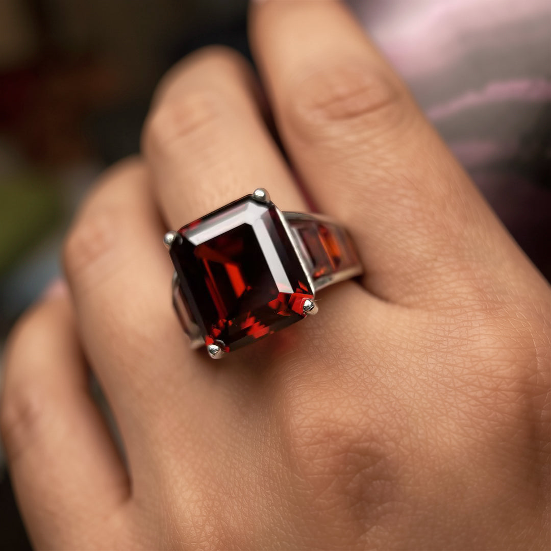 7.5Ctw Detailed Garnet Ring-JOSHINY