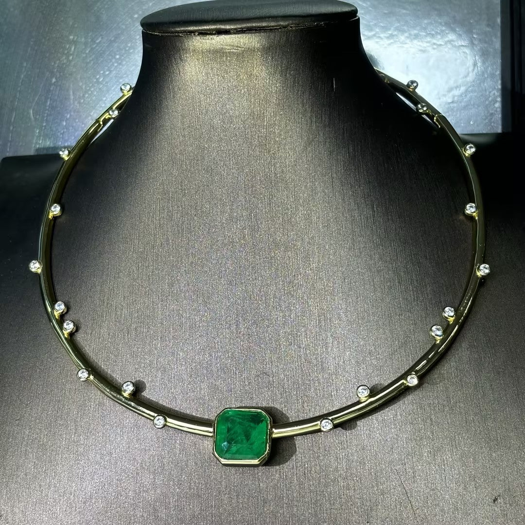 Stunning cushion-cut emerald necklace-JOSHINY