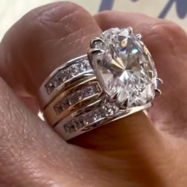 Stylish 15 ctw Oval Cut White Gemstone Engagement Ring -JOSHINY