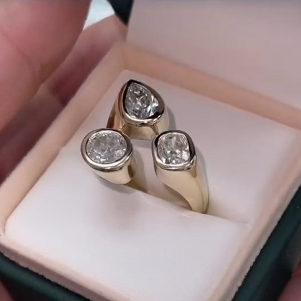 Triangle Arrangement Three Stone Gold Diamond Ring -JOSHINY