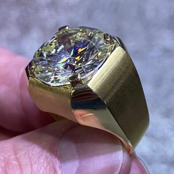 Minimalist 10 ctw Round Cut White Gemstone Ring -JOSHINY