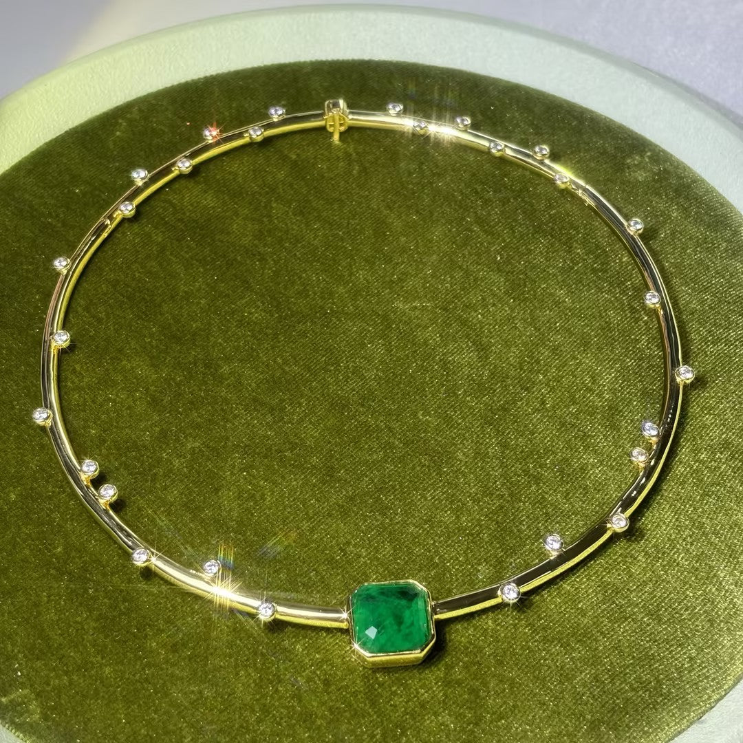 Stunning cushion-cut emerald necklace-JOSHINY