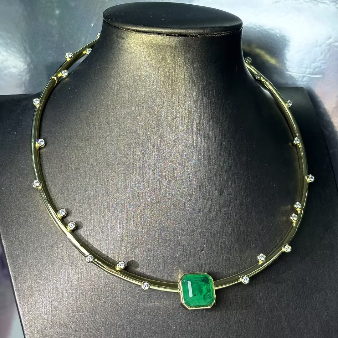 Stunning cushion-cut emerald necklace-JOSHINY