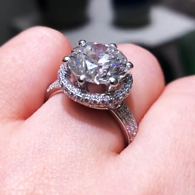Classic 5 ctw Round Cut White Gemstone Aperture Engagement Ring -JOSHINY