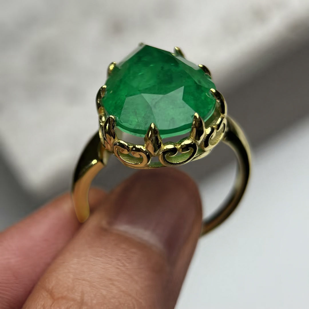 9.9Ct Convex Triangle Emerald Ring-JOSHINY