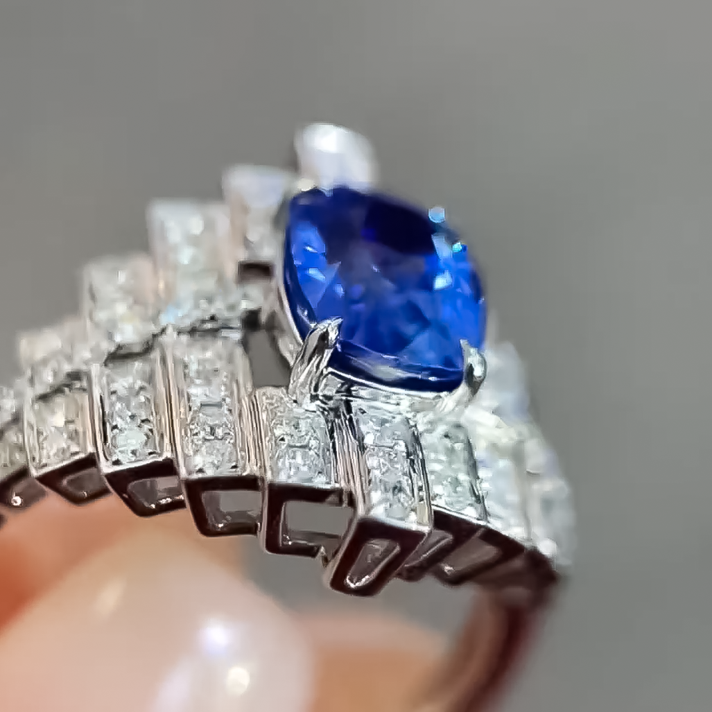 Elegant 4 ctw Oval Cut Sapphire Ring -JOSHINY