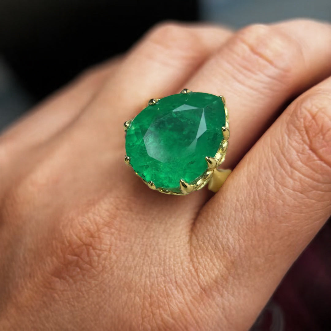 9.9Ct Convex Triangle Emerald Ring-JOSHINY