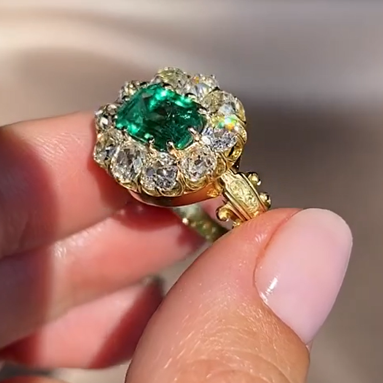 Vintage 4 ctw Emerald & Round Cut Emerald & White Gemstone Flower Ring -JOSHINY