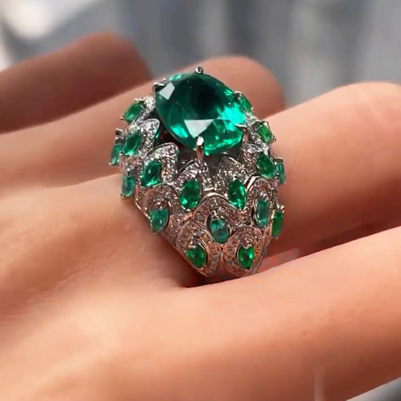 Gorgeous 12 ctw Oval Cut Emerald Cocktail Ring -JOSHINY