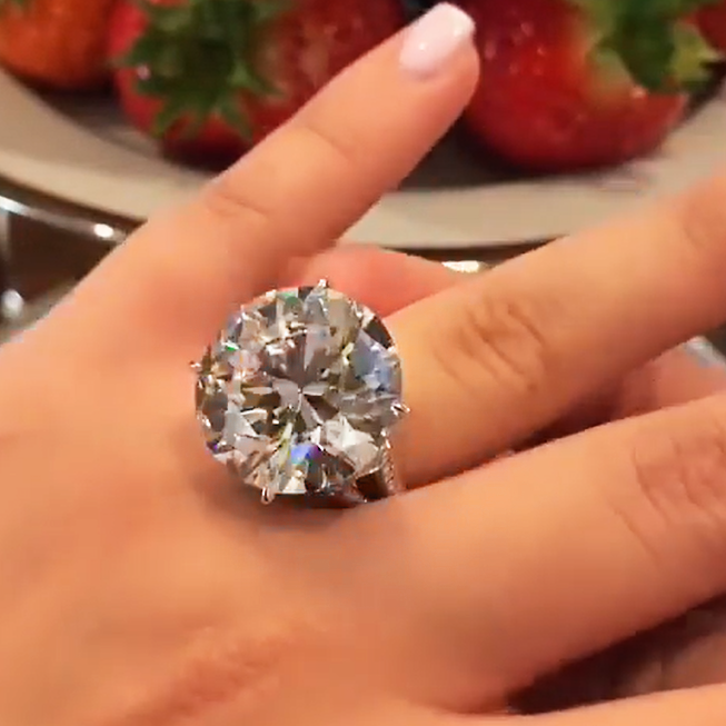 Gorgeous 25 ctw Round Cut White Gemstone Engagement Ring -JOSHINY