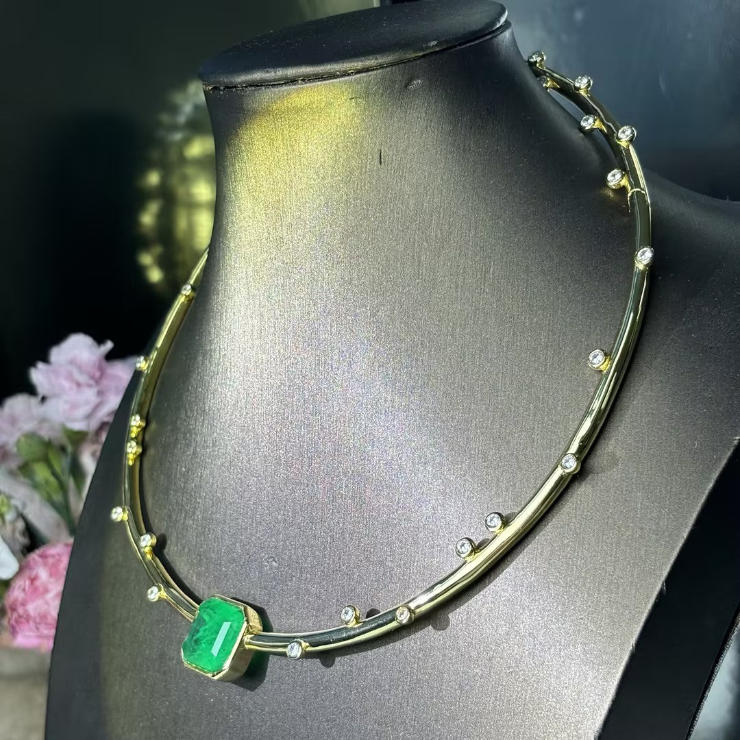 Stunning cushion-cut emerald necklace-JOSHINY